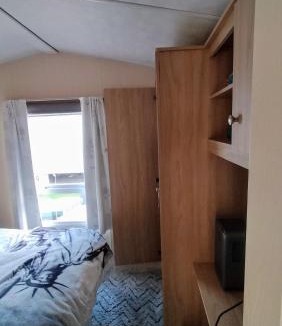 Crowle Resort | Willows 104 Caravan - 7 Lakes