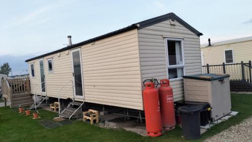 Crowle Resort | Willows 104 Caravan - 7 Lakes