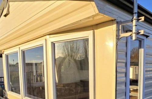 Crowle House | Willows 105 Caravan - 7 Lakes