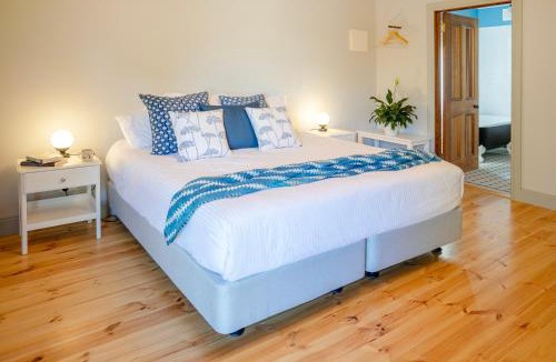 Willunga Bed & Breakfast | Willunga Gallery Cabins
