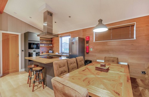 Saintbury Ski Chalet | Wilmcote Lodge Premier