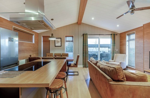 Saintbury Ski Chalet | Wilmcote Lodge Premier