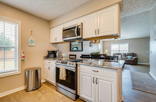 Murraysville House | Wilmington Home ~ 7 Mi to Wrightsville Beach!