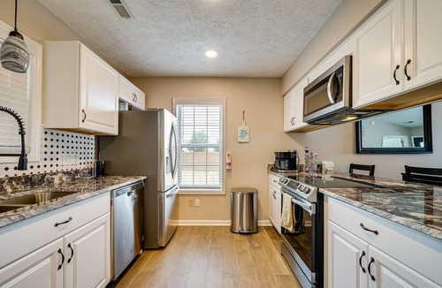Murraysville House | Wilmington Home ~ 7 Mi to Wrightsville Beach!