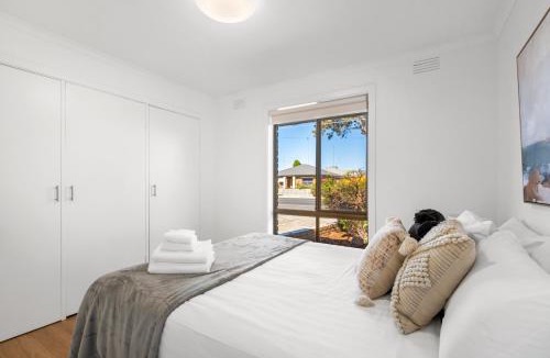 Newcomb Apartment | Wilson Executive by Geelong Short & Long Stays