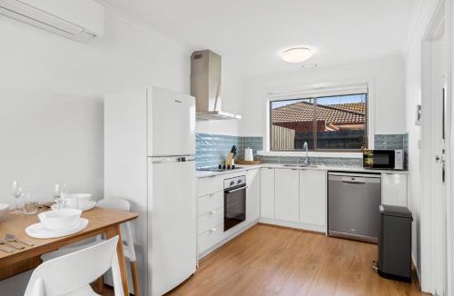 Newcomb Apartment | Wilson Executive by Geelong Short & Long Stays