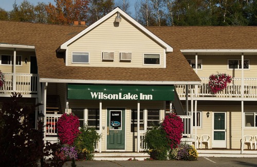 Dryden Apartment | Wilson Lake Inn, Wilton ME: Lakefront Rooms, Kayaks & Canoes WiFi Porch