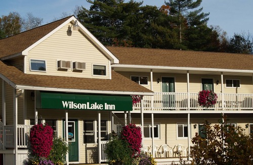 Dryden Apartment | Wilson Lake Inn, Wilton ME: Lakefront Rooms, Kayaks & Canoes WiFi Porch