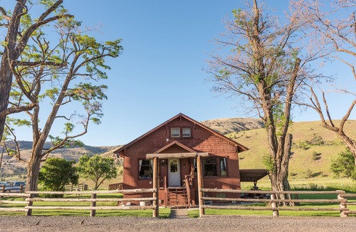 Fossil Bed & Breakfast | Wilson Ranches Retreat