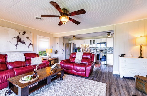 Wilson House | 'Wilson Waterfront Getaway' Near Hikes & Wineries!