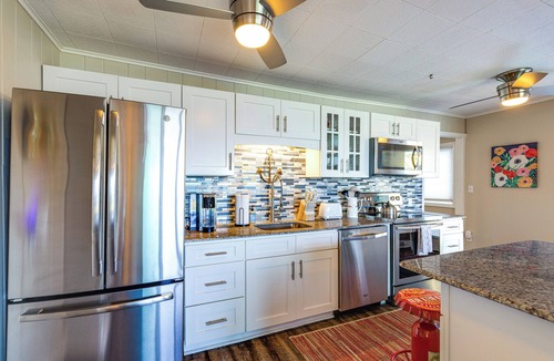 Wilson House | 'Wilson Waterfront Getaway' Near Hikes & Wineries!