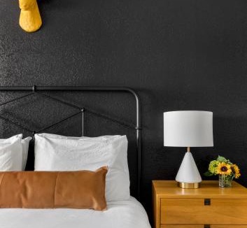 Wimberley Hotel | Wimberley Inn & bar