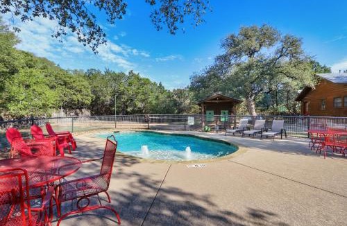 Wimberley Apartment | Wimberley Log Cabins Resort and Suites- Unit 8