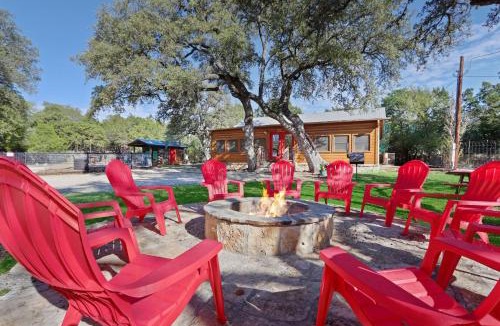 Wimberley Apartment | Wimberley Log Cabins Resort and Suites- Unit 8