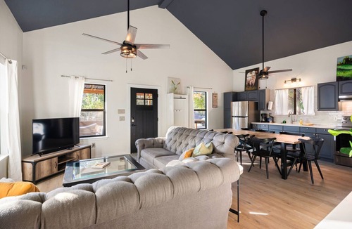Wimberley House | Wimberley Woods: 2/1 + Loft, 5 Miles to Wimberley, 10 Miles to Dripping Springs, Fire Pit