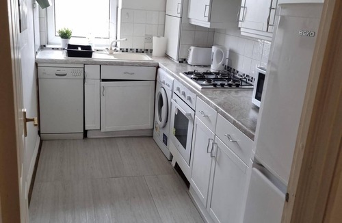 Abbey Apartment | Wimbledon 2Bed2bath Apartment with Free Parking