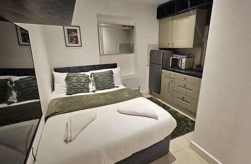 Wimbledon Park Apartment | Wimbledon | Room | Ensuite