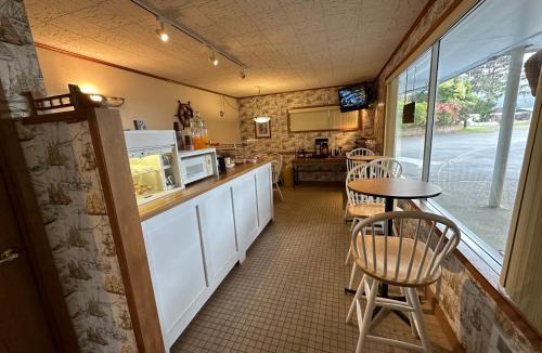 Winchester Bay Hotel | Winchester Bay Inn