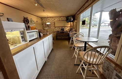 Winchester Bay Hotel | Winchester Bay Inn