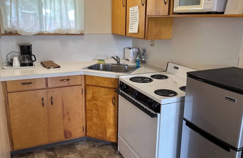 Winchester Bay Hotel | Winchester Bay Inn