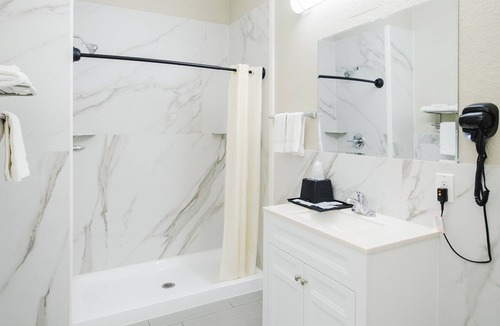 Humble Hotel | Winchester Inn & Suites Humble/IAH/North Houston