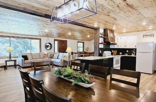 Custer House | Wind Dance Lodge w/HOT TUB Large Shop garage