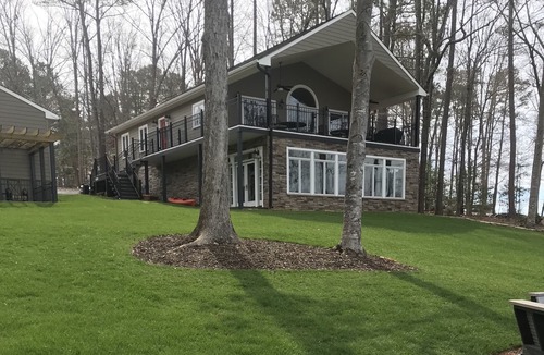 Bracey House | Wind down! Fun For 11, Pets, Pool table & air hockey,Foosball, WIFI, & Pboat!