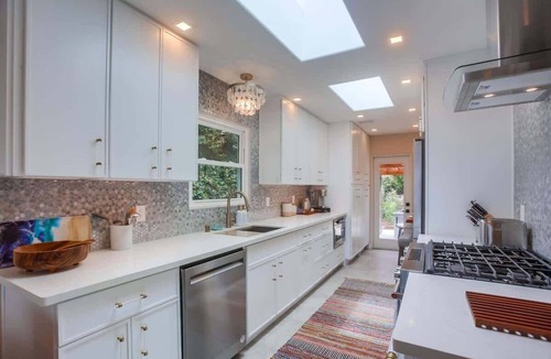 Beach Barber Tract Cottage | Windansea Beach House - beautifully updated 2BD