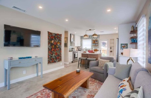 Beach Barber Tract Cottage | Windansea Retreat beautifully renovated 1BD