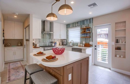 Beach Barber Tract Cottage | Windansea Retreat beautifully renovated 1BD