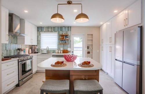 Beach Barber Tract Cottage | Windansea Retreat beautifully renovated 1BD