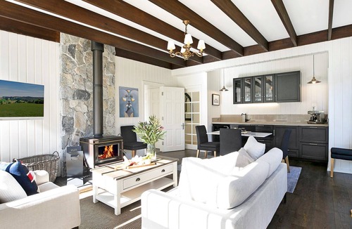 Burradoo House | Windermere – stunning and garden setting