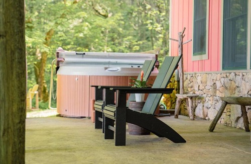 Lansing Cabin | Windfall Farm Aut Cottage