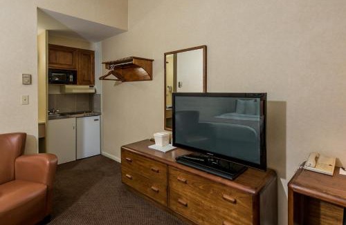 Town of Oswegatchie Hotel | Windjammer Lodge