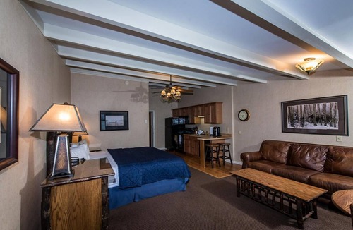 Town of Oswegatchie Hotel | Windjammer Lodge