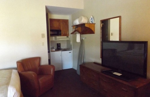 Town of Oswegatchie Hotel | Windjammer Lodge