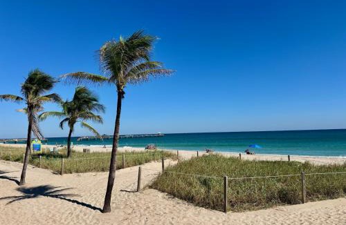 East Fort Lauderdale Resort | Windjammer Resort and Beach Club