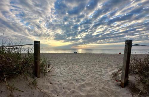 East Fort Lauderdale Resort | Windjammer Resort and Beach Club