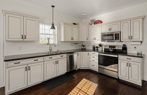 Mount Aetna House | Windmill Abode - Modern 3BR Getaway w/Fire Pit