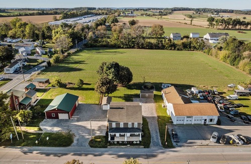 Mount Aetna House | Windmill Abode - Modern 3BR Getaway w/Fire Pit