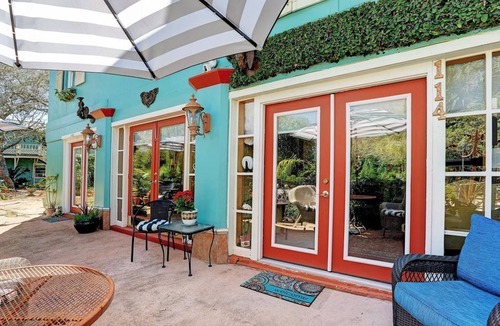 San Leon Apartment | Windmill Gardens Inn "Gallery" by Galveston Bay is a cozy tropical hideaway!