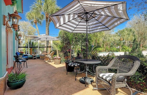 San Leon Apartment | Windmill Gardens Inn "Gallery" by Galveston Bay is a cozy tropical hideaway!