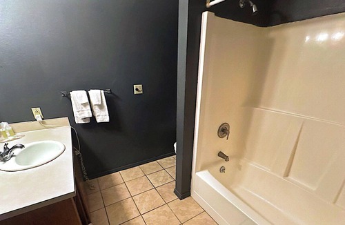 Lynden Hotel | Windmill Inn Lynden