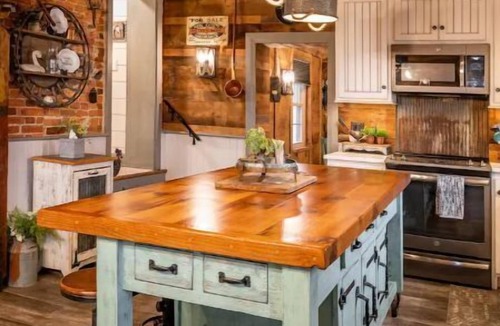 Elizabethtown House | Windmill Manor at Sunnyburn Farm