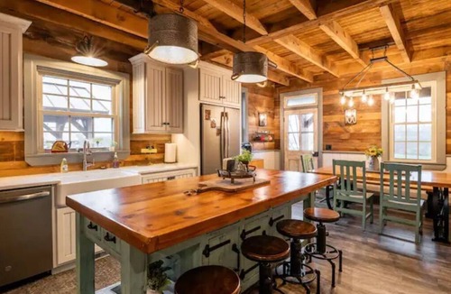 Elizabethtown House | Windmill Manor at Sunnyburn Farm