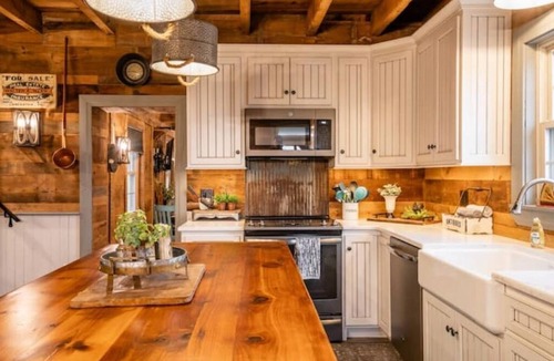 Elizabethtown House | Windmill Manor at Sunnyburn Farm