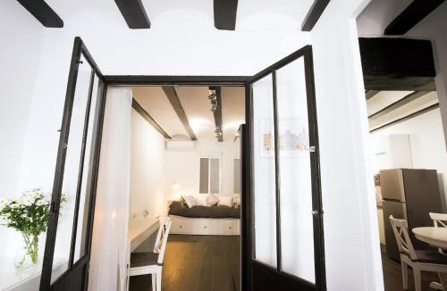 Valencia City Centre Apartment | Window to Central Market
