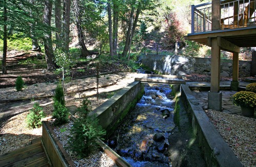 Sundance House | Windows on Water, Stream, Hot Tub, Big Trees, Walk to Sundance