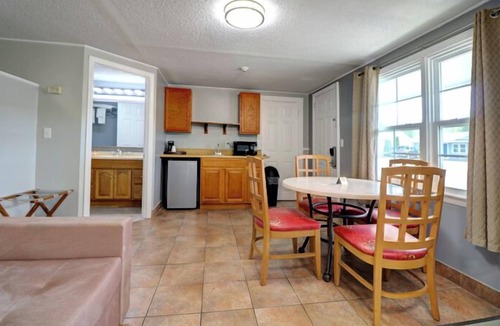 West Yarmouth Hotel | Windrift Motel