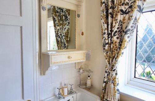 Broadway Bed & Breakfast | Windrush House